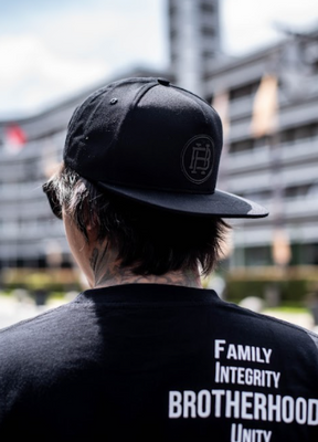 BLACK HOMBRE EMBLEM | HOMBRE CLASSICS